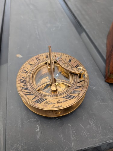 Pocket sized brass sundial - brass,
